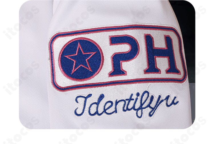 袖部分の装飾と縫製ディテール。ミリタリー感のある意匠を精細に再現。