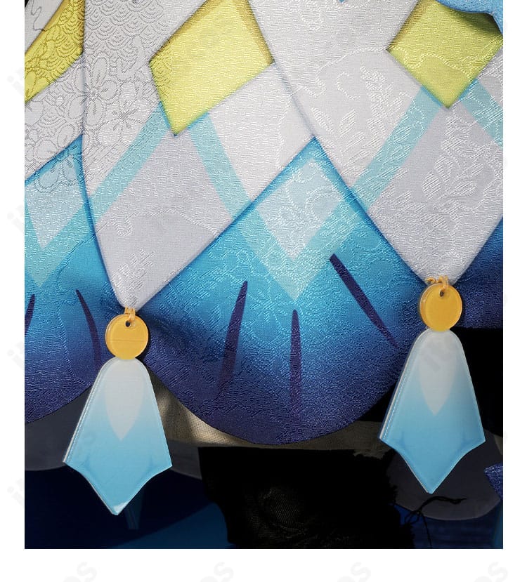 ムアラニ衣装のスカート風レイヤー装飾。裾の意匠とアクセントカラーが映える