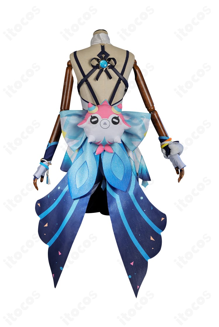 ムアラニ衣装の背面全景。背部蝶結びと背飾りのレイヤー構成が分かるカット