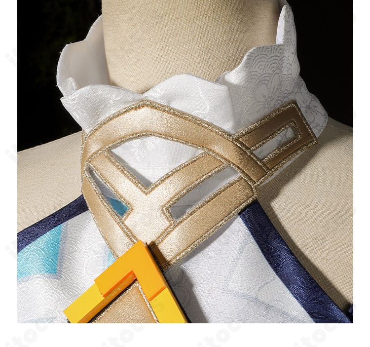 ムアラニ衣装の襟元装飾アップ。細やかな刺繍と縁取りで上品な印象を演出