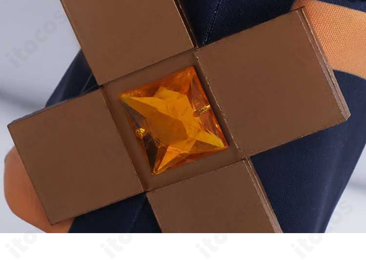 ズボン装飾の追加ディテール。裾付近のモチーフと生地の質感を示すキィニチ衣装