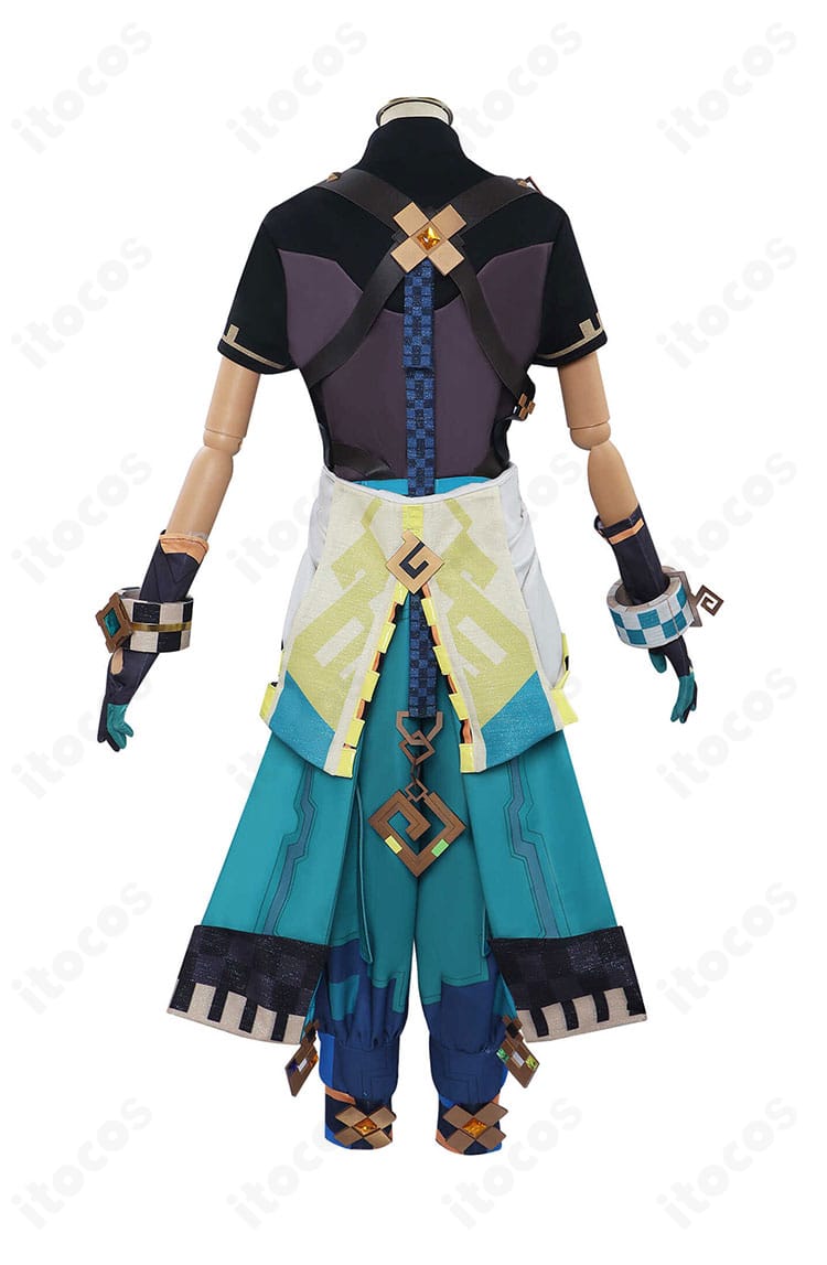 キィニチ コスプレ衣装の背面全体。背飾りとシルエットが分かる後ろ姿のカット