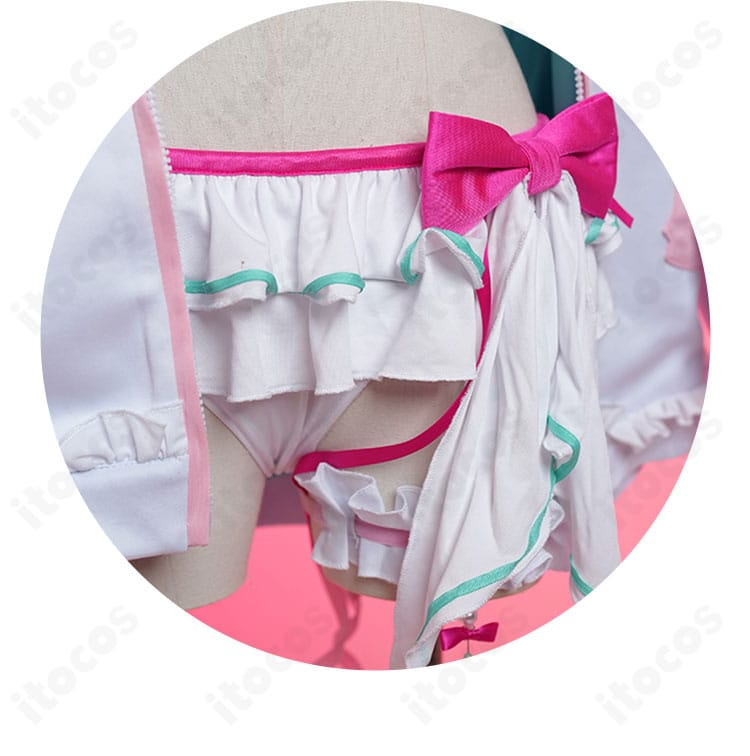 パーカー水着のパンツ部分ディテール。シルエットと装飾の仕上げを示すクローズアップ。