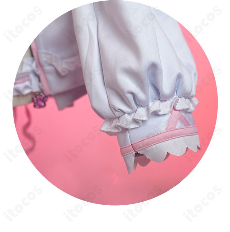 パーカー水着の袖口装飾アップ。形状とデザインのポイントが伝わるディテール写真。