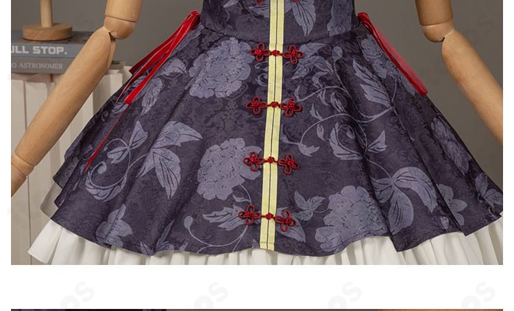 クルル・ツェペシ衣装のスカート装飾。赤いリボンと装飾パーツ、フリルの段構成が分かる。