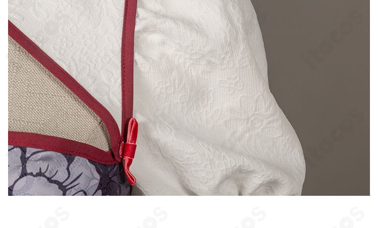 クルル・ツェペシ衣装の袖口ディテール。刺繍とフリルの重なり、縫製の丁寧さを示す近接画像。