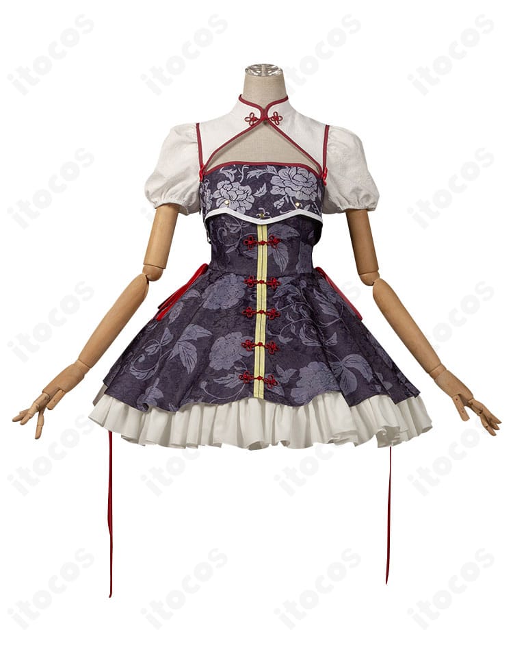 クルル・ツェペシ中華風コスプレの正面ディテール。襟元の刺繍とフロントの飾り紐が分かる構図。