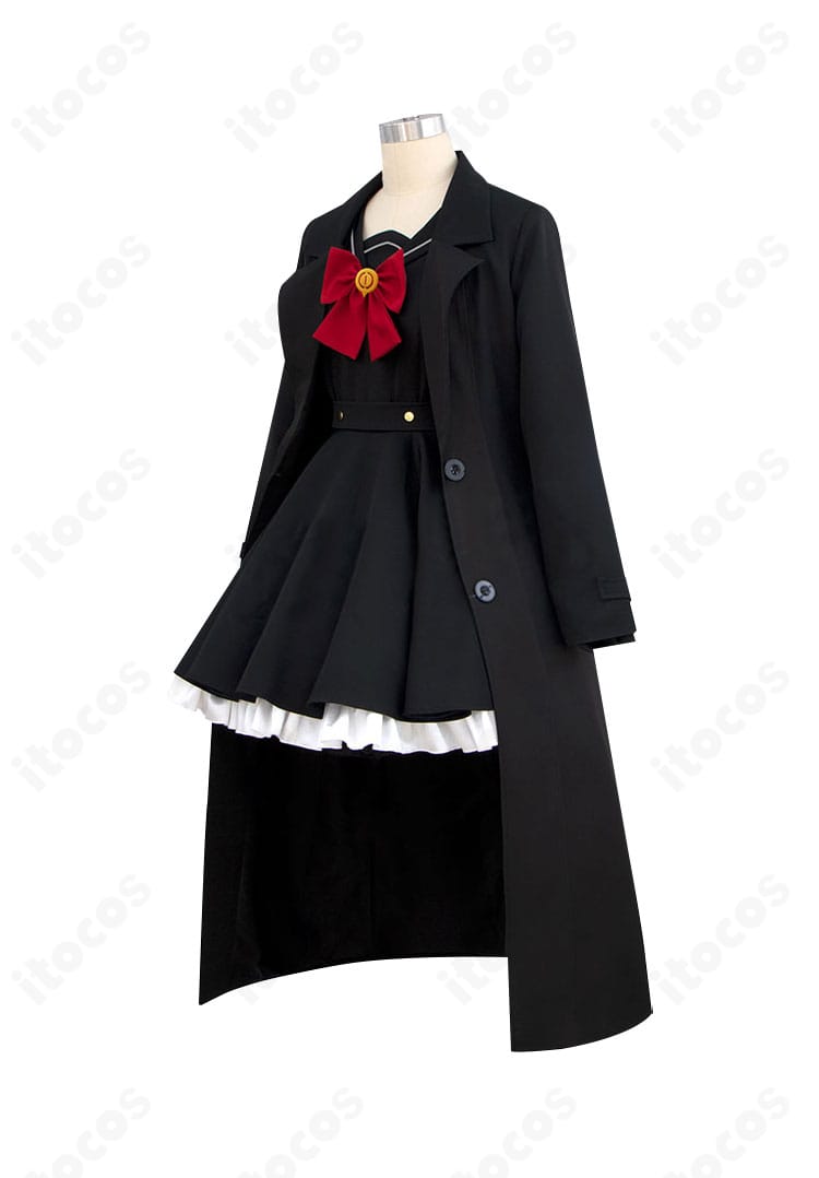 ブルーアーカイブ ニヤニヤ教授 コスプレ衣装のサイドビュー。コートのラインとスカーフの見え方、立体的なシルエットを確認できる。