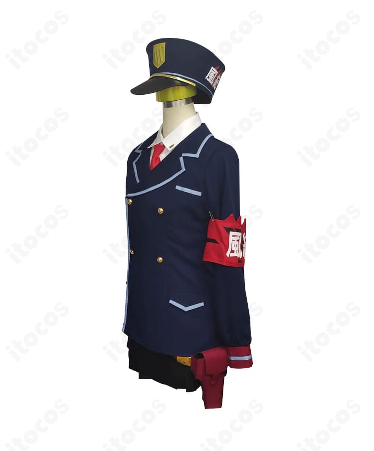 ブルーアーカイブ 風紀委員会 制服コスプレの側面カット。スカートのラインとホルスター配置、袖口の仕立てを確認できるショット。