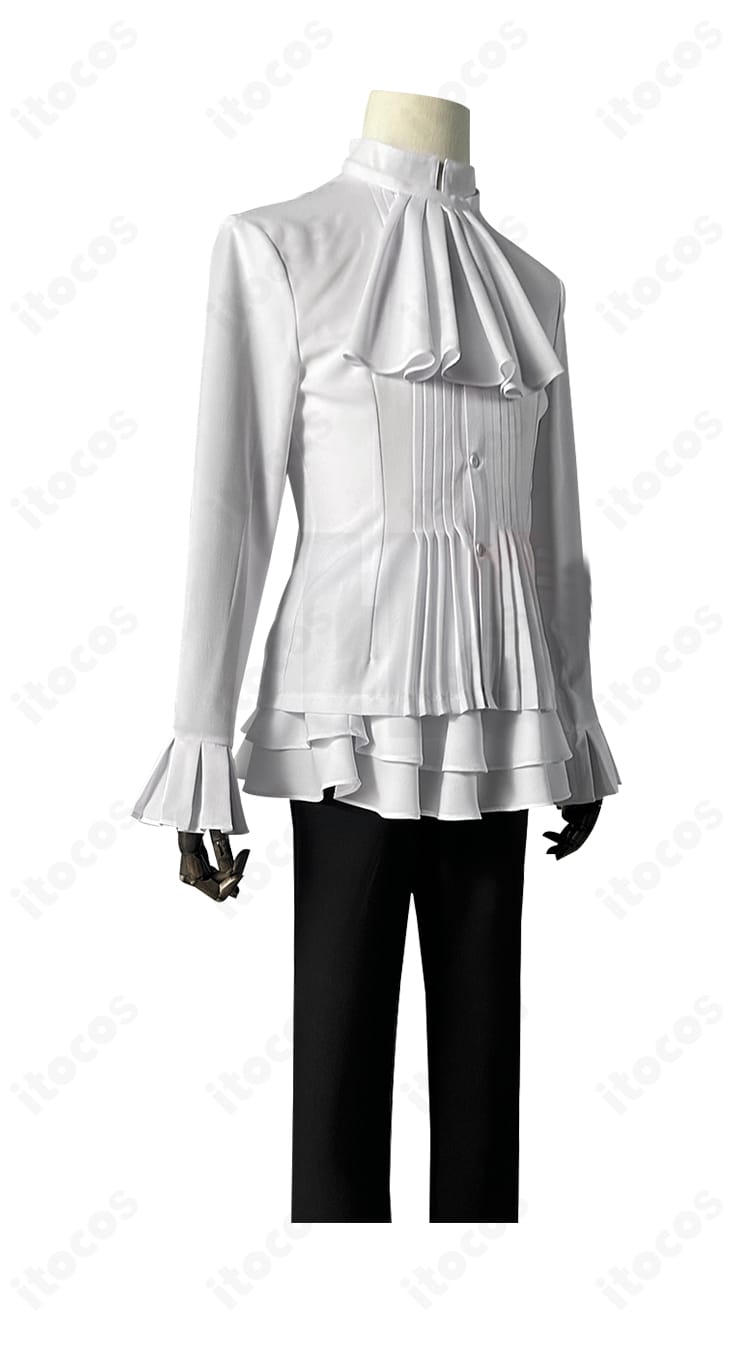 インナーシャツのディテール。前立ての構造やステッチの整いを見せるクローズアップ。