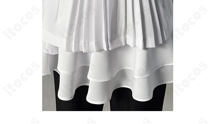 シャツ裾のディテール。動きやすさと着心地を意識したカッティングを示すカット。