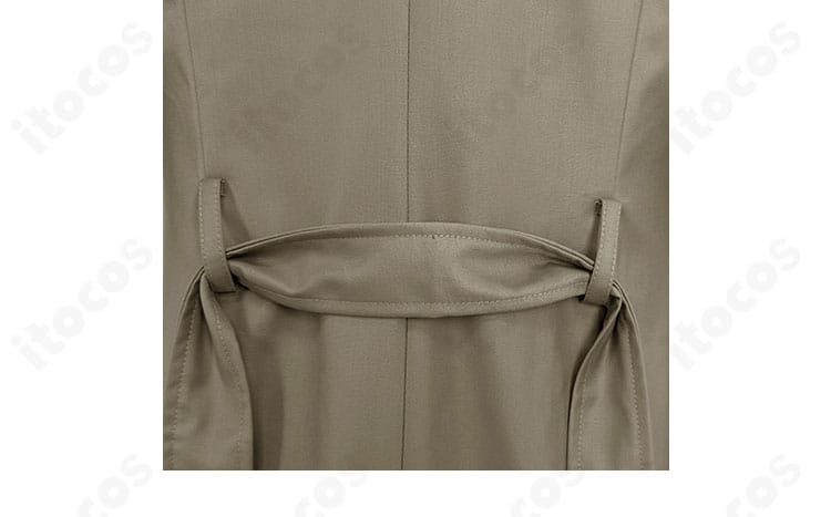 衣装背面全体のデザイン。コートの丈感とシルエットがわかる1枚