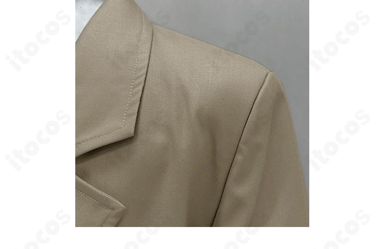 肩から袖にかけての装飾と切り替え。動きやすさに配慮したパターン