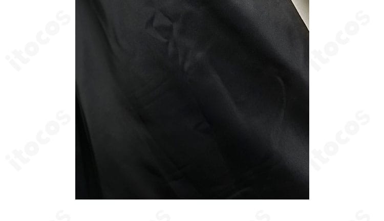 コート内側の裏地と内装ディテール。滑らかな着脱をサポート