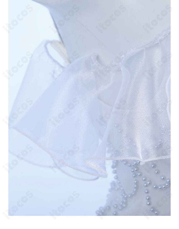 衣襟部分の装飾詳細（縁取りと質感）