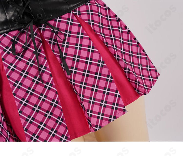 スカート装飾のディテール。ボリューム感と華やかな意匠でステージ映えするデザインを表現。