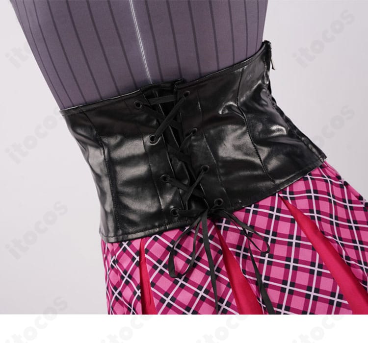 背中部分の装飾と縫製の仕上げ。全体の統一感と後ろ姿の美しさを確認できるイメージ。