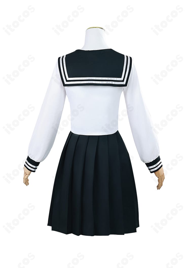 2.5次元の誘惑 乃愛 制服コスプレの背面。トップスのシルエットとスカートのプリーツの落ち感を確認できる画像。