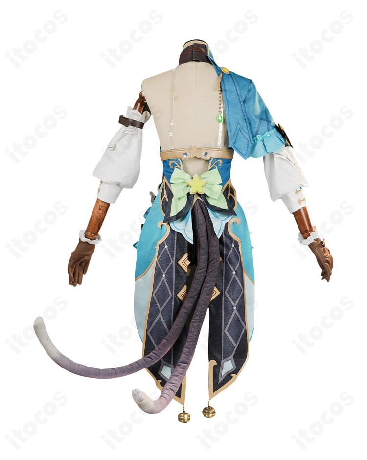 綺良々「麗しき怪傑」衣装の背面。背飾りと尻尾、裾の意匠まで忠実に再現したディテール。