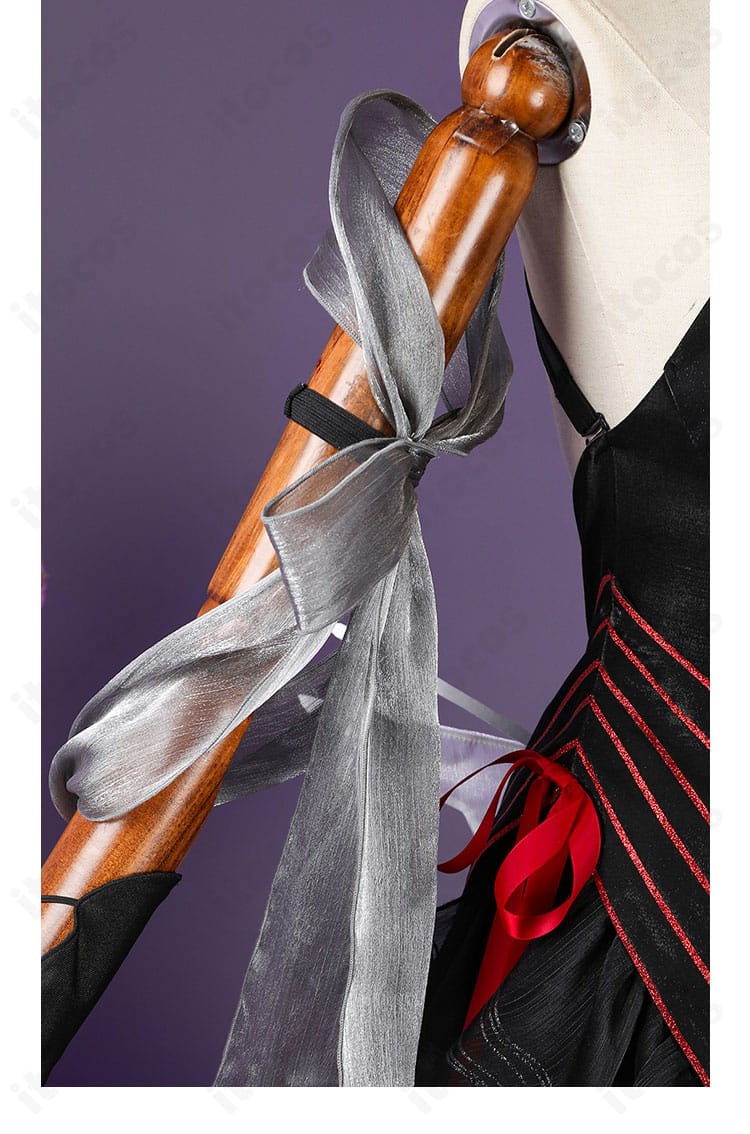 手腕まわりの装飾ディテール。腕飾りと手袋の意匠、境目の処理がわかる近接画像