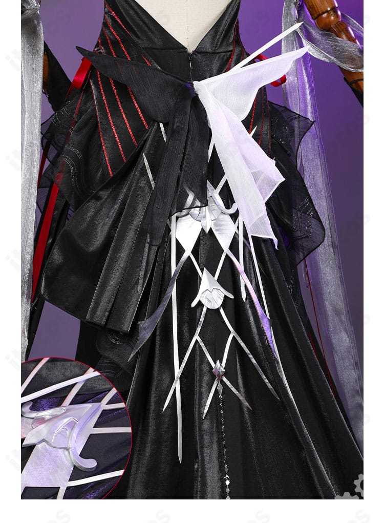 背面の縫製とパネル切替を見せるクローズアップ。ステッチワークと生地の落ち感を確認可能