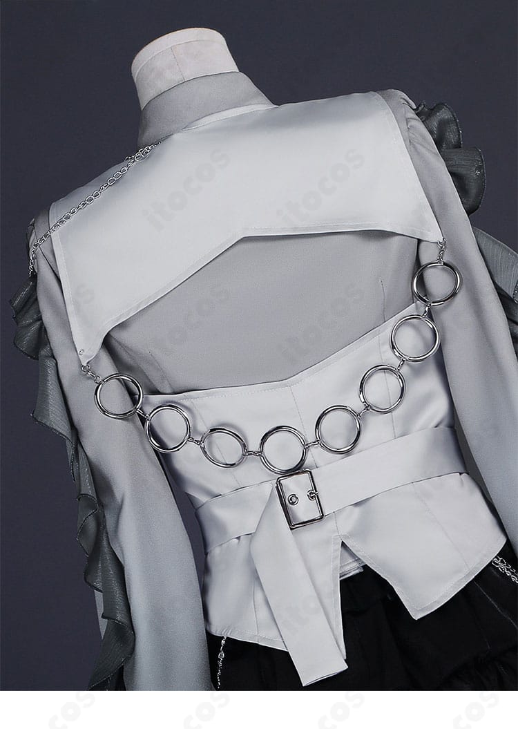 背面装飾のクローズアップ。背飾りの意匠と縫製ラインが見える神代類コスチュームのディテール。