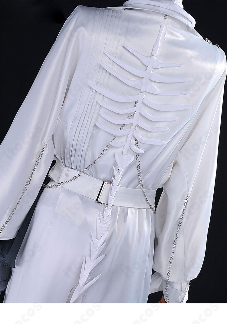 プロセカ 東雲彰人 エイプリルフールver. 背面装飾の詳細。チェーンとベルトの接続部、コートの背面切替を示す。