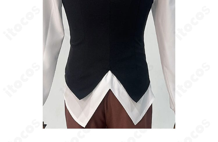 袖口の仕立て。カフスラインとボタン付けの丁寧さ。