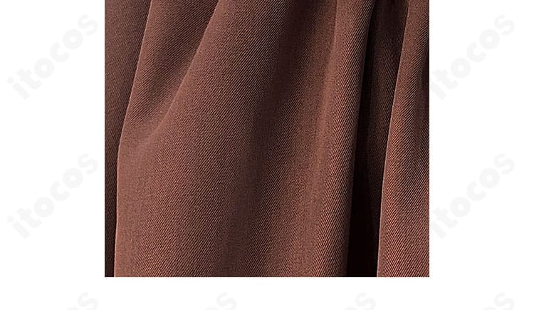 ネクタイ結び目と襟元装飾のクローズアップ。上品な質感とカラーバランス。