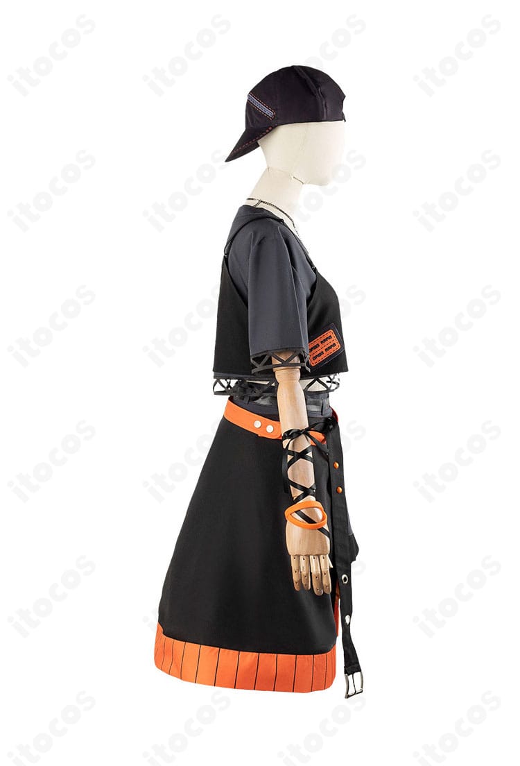 右側装飾ディテール。リボンとベルト周りの質感や縫製、ステージアクセントの再現度をクローズアップ。