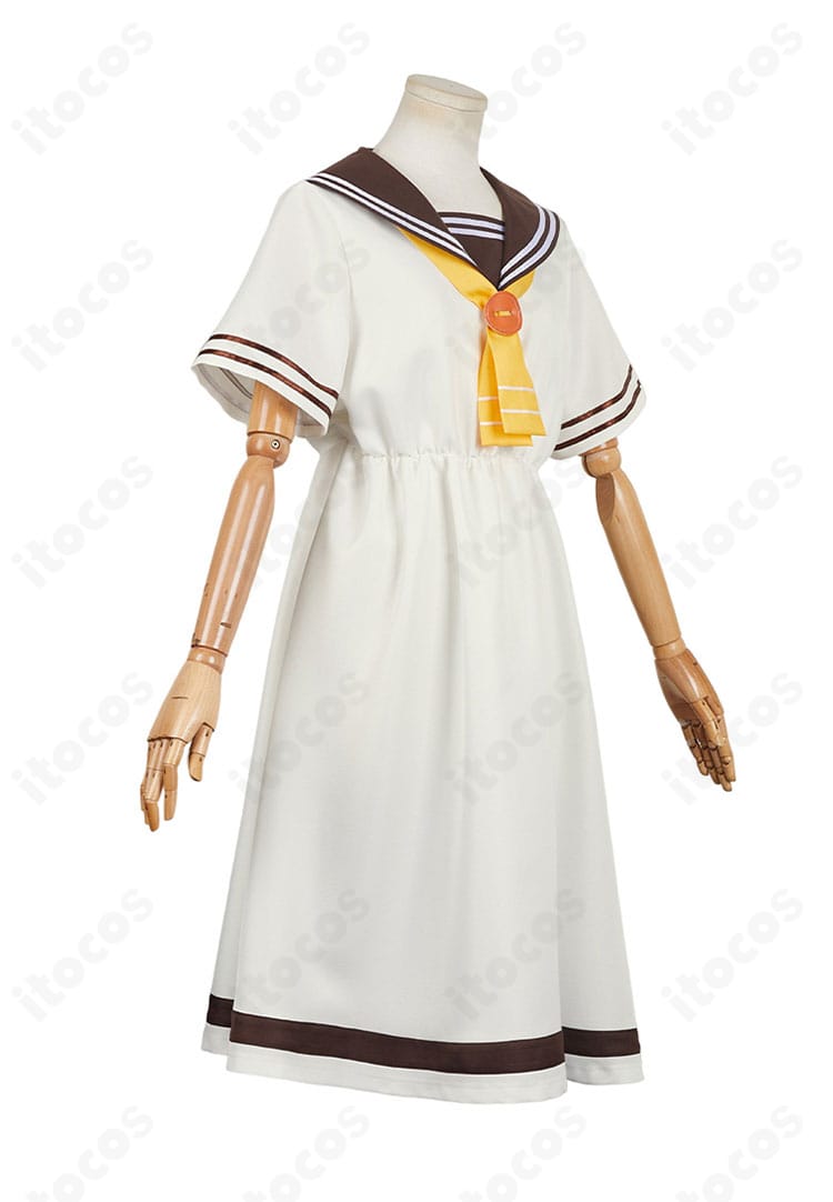 温水佳樹コスプレ衣装の右側アングル。肩からウエストにかけての切り替えや意匠の再現を示す一枚。