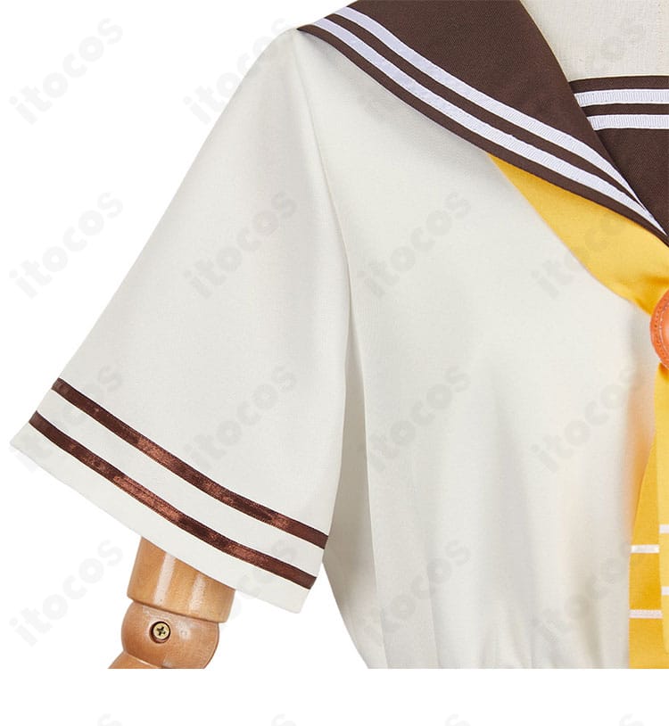 温水佳樹コスプレ衣装の肩・袖の意匠。上品な装飾と縫製ラインを捉えたディテール写真。