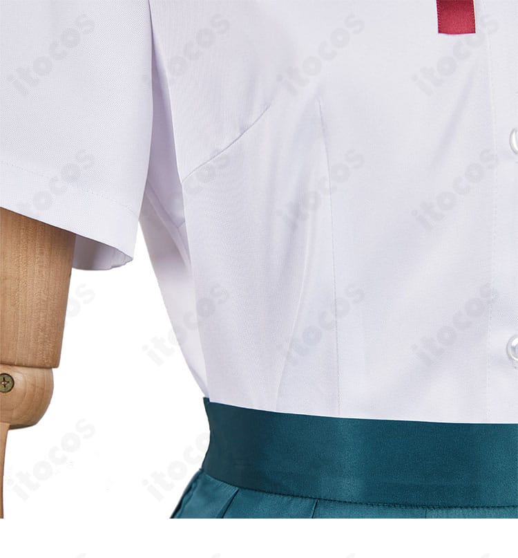 襟元の装飾ディテール。清楚な襟に繊細な意匠が映える上品なデザイン。