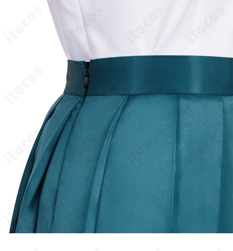 スカートの装飾チェーンのディテール。金具の配置と質感を正確に再現。