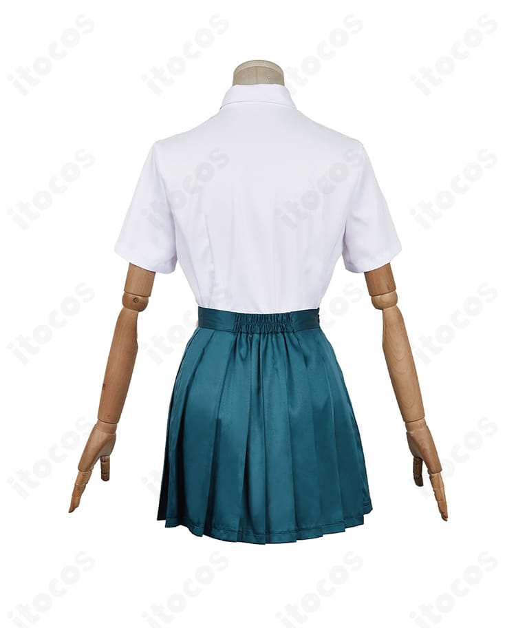 コスプレ衣装の背面全体。背中のシルエットとプリーツの流れを忠実に再現。