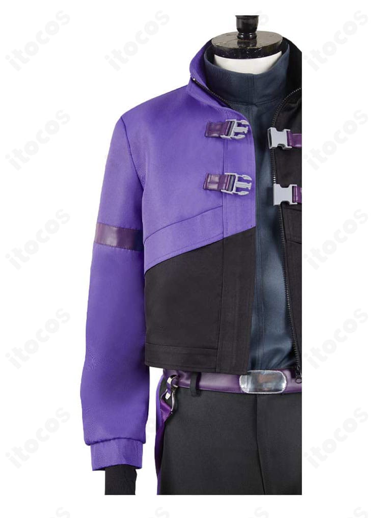 怪獣8号 保科宗四郎 防衛隊制服コスプレの襟元デザイン。端正なネックラインと細部の仕立てを示す画像