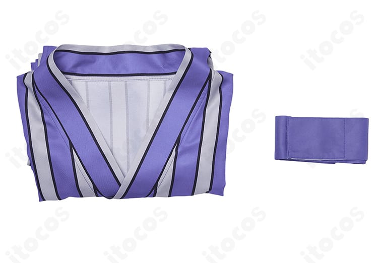 背面装飾の細部。背中心の縫い目と帯のバランスで和装シルエットを再現。