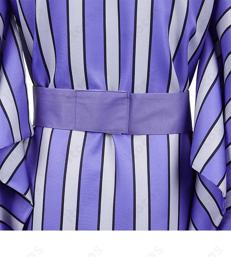 袖口の装飾とステッチアップ。動きに合わせて表情が出る生地感を表現。