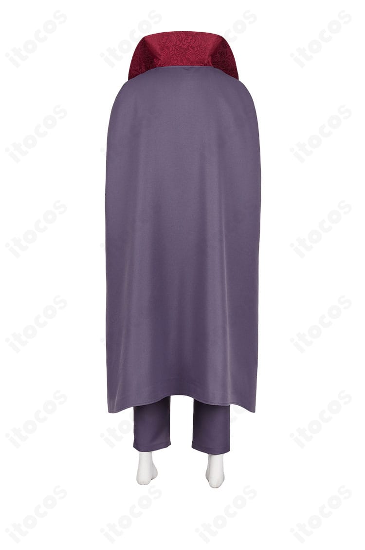 ダンジョン飯 ミスルン 吸血鬼 コスプレ衣装の背面。長めのマントドレープと後ろ姿の完成度を示す。