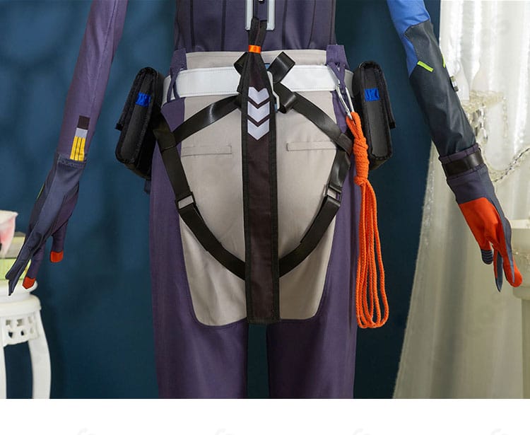 セス・ローウェル衣装 ズボン背面装飾。ポケットと飾りベルトの造形を表示。