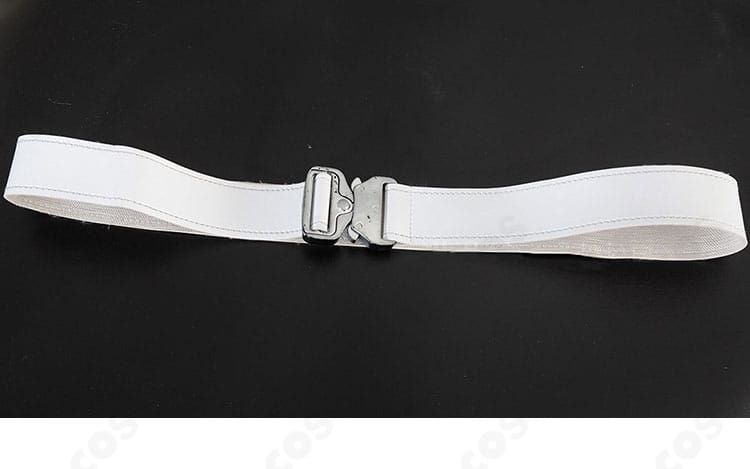 セス・ローウェル衣装 ベルト詳細。バックルとステッチの仕上げを確認。