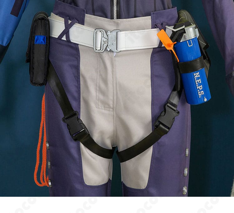 セス・ローウェル衣装 ズボン前面の装飾詳細。素材の発色とステッチが確認できる。