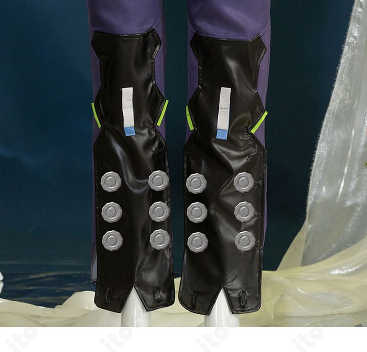 セス・ローウェル衣装 ズボン脚部の装飾アップ。ラインテープとパーツ配置の再現度。