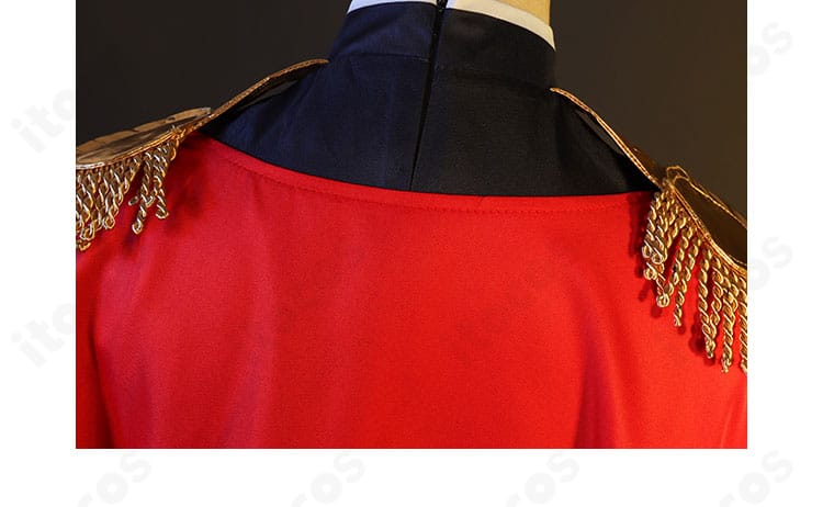 山城 恋 コスプレ衣装・背面ディテール。マント下の切替や背中装飾の配置を詳細に表示。