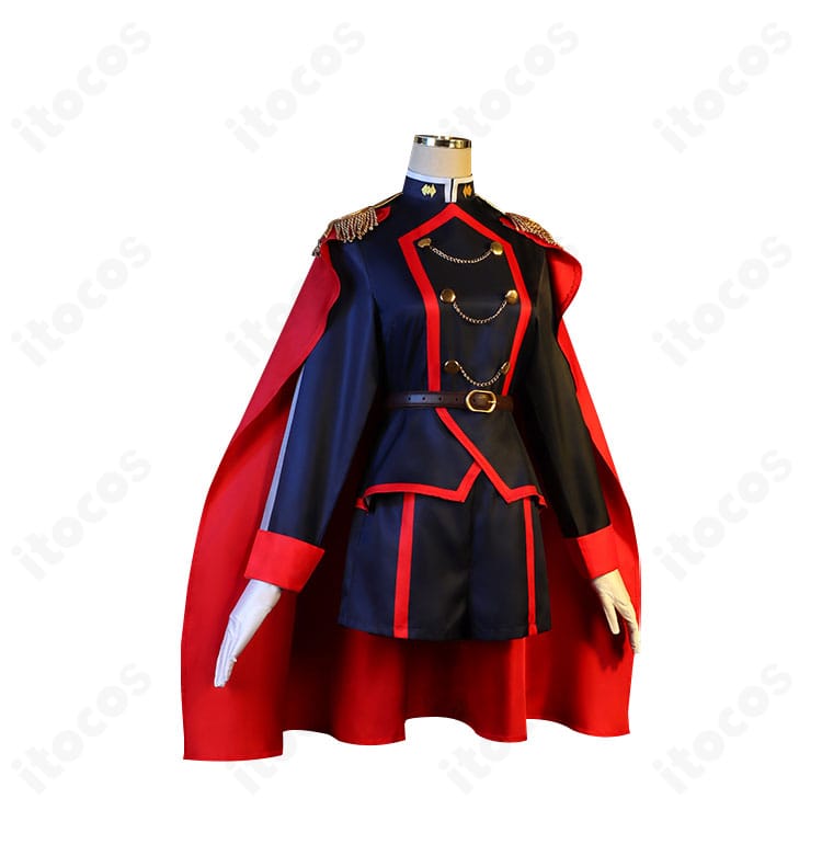 山城 恋 コスプレ衣装・右側面。上着のラインと腰帯装飾の見え方、マントの落ち感が際立つ。