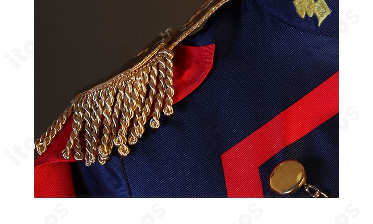 山城 恋 コスプレ衣装・肩パーツのアップ。立体的な肩飾りと配色ラインの再現。