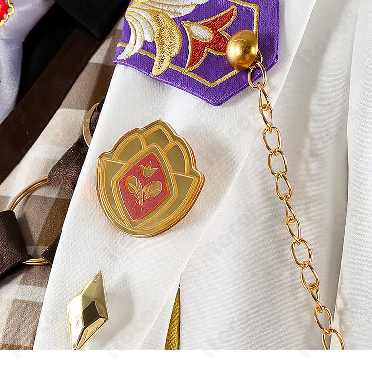 『あんさんぶるスターズ！！』羽風薫 インテリジェンス衣装の胸元アップ。バッジと胸飾り、ネクタイのバランスでキャラクター性を強調したディテール画像。