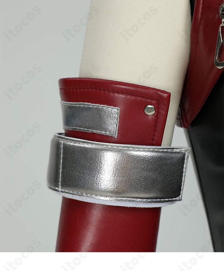 エアリス衣装の袖ディテール。カフ部分の縫製とアクセの取り付けを鮮明に表現。