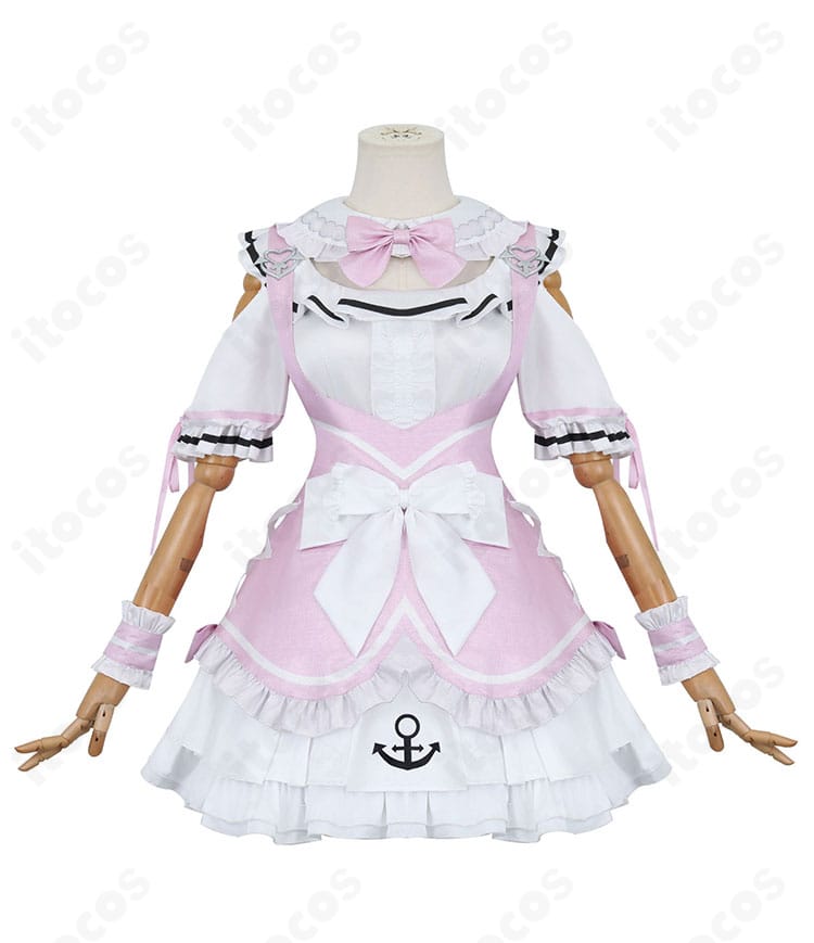 ホロライブ 湊あくあ ピンクメイドコスチューム正面全体。ワンピースとサロペットの甘めシルエット