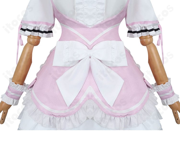 湊あくあ コスプレ衣装の背面アップ。背中側の装飾配置とバランス